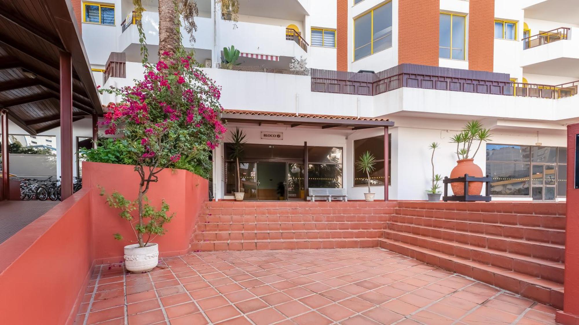Serene Blue 1 Bdr Flat With Balcony By Lovelystay Portimão Exteriör bild